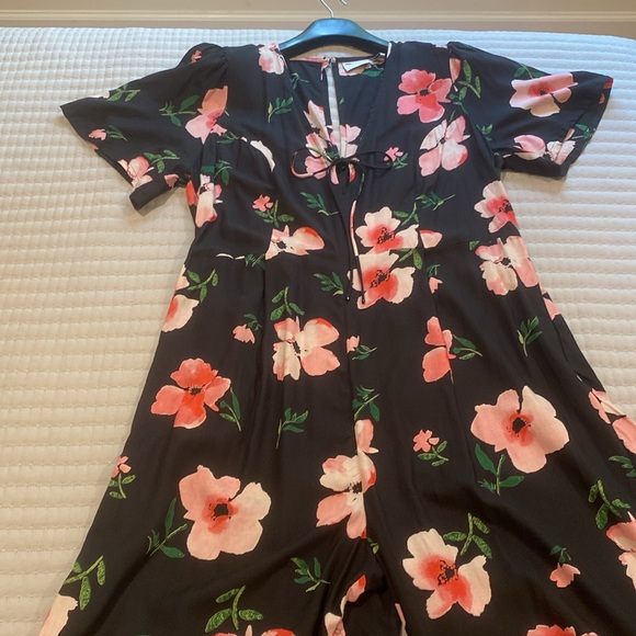 ASOS Design Floral Jumpsuit with Flutter Sleeves - Picture 9 of 13